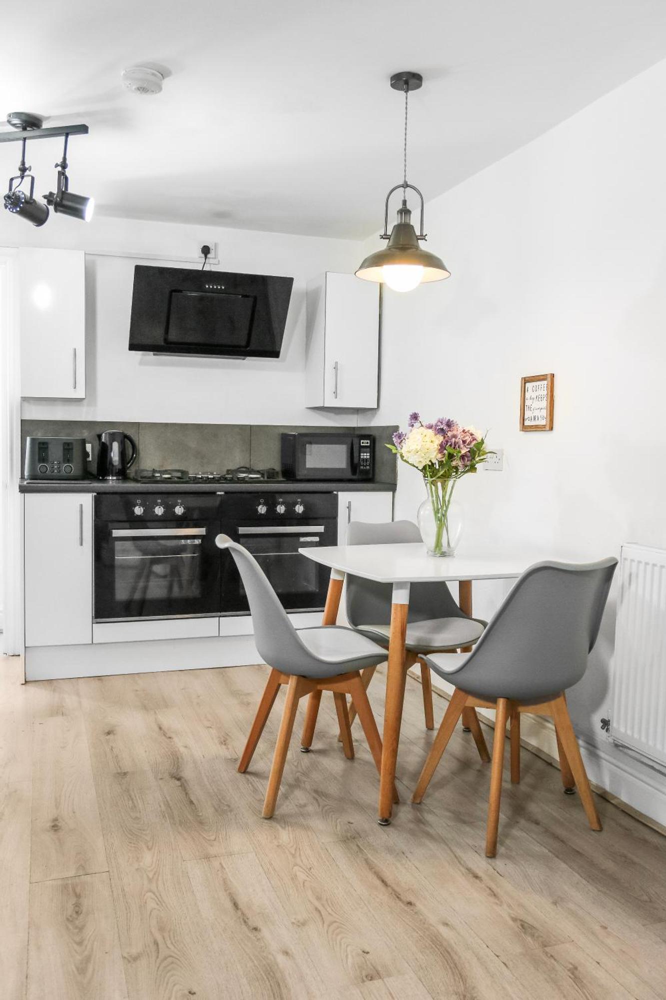 Entire For Large Groups, Families, Contractors Liverpool